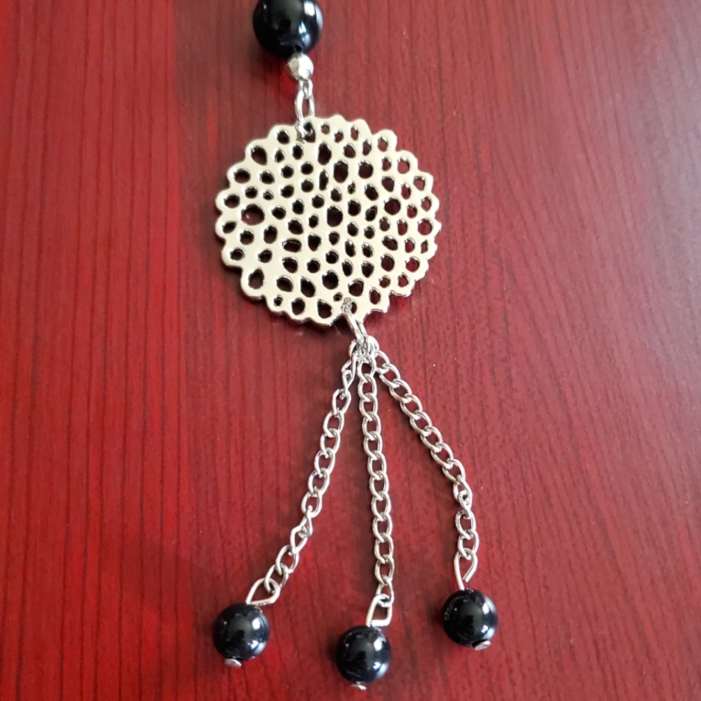 Silver plated 22" necklace with round pendant